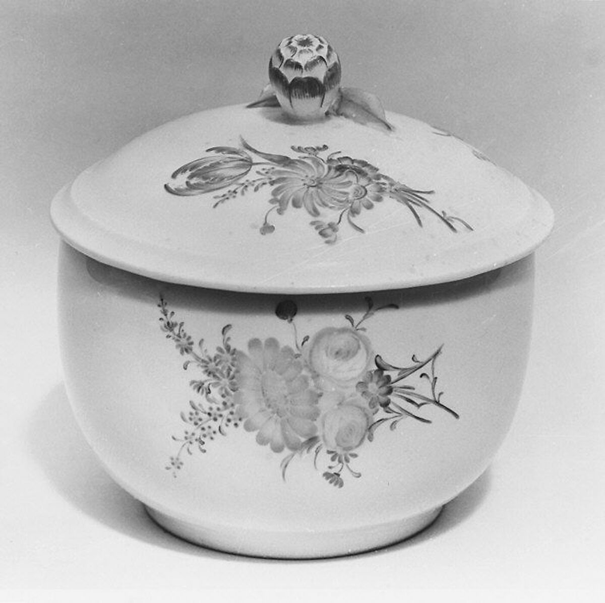 Sugar bowl with cover, Attributed to Baden-Baden Pottery and Porcelain Manufactory (German), Hard-paste porcelain, German, Baden-Baden 