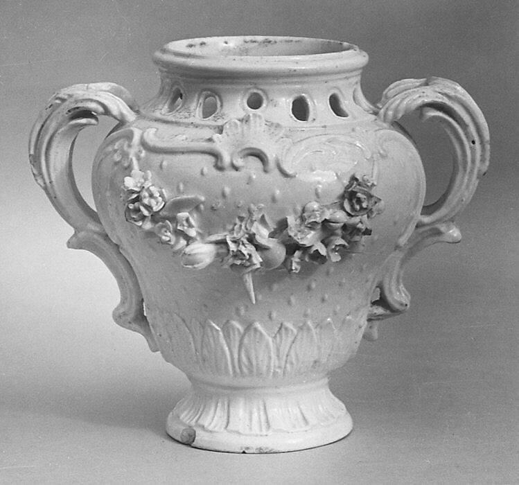Potpourri vase (one of a pair), Royal Porcelain Manufactory (Danish, 1775–present), Soft-paste porcelain, Danish, Copenhagen 