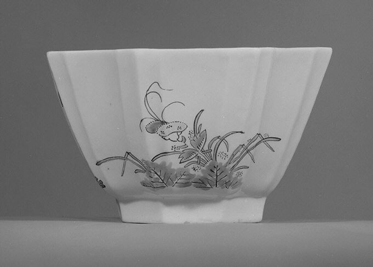 Bowl, Chantilly (French), Tin-glazed soft-paste porcelain, French, Chantilly