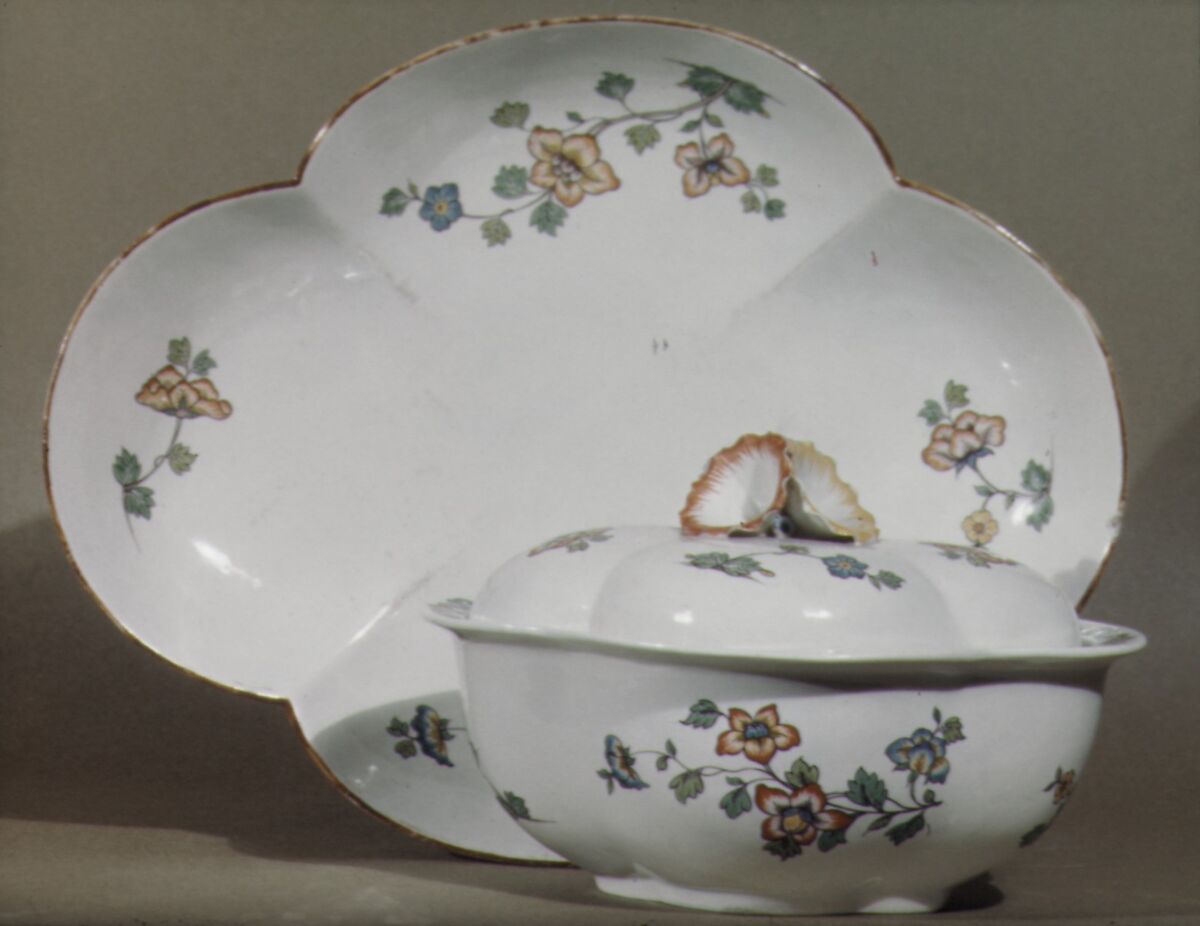 Sugar bowl with cover, Chantilly (French), Tin-glazed soft-paste porcelain, French, Chantilly 