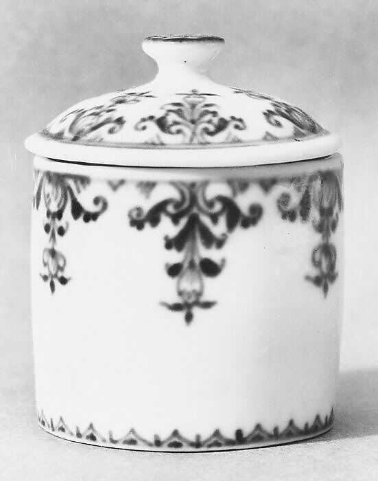 Toilet jar with cover, Saint-Cloud factory (French, mid-1690s–1766), Soft-paste porcelain, French, Saint-Cloud 