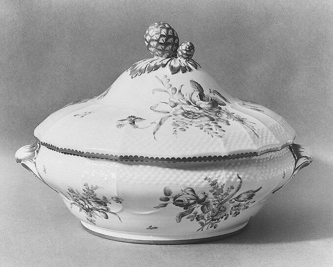 Tureen with cover, Tournai (Belgian, established ca. 1750), Soft-paste porcelain, Belgian, Tournai 