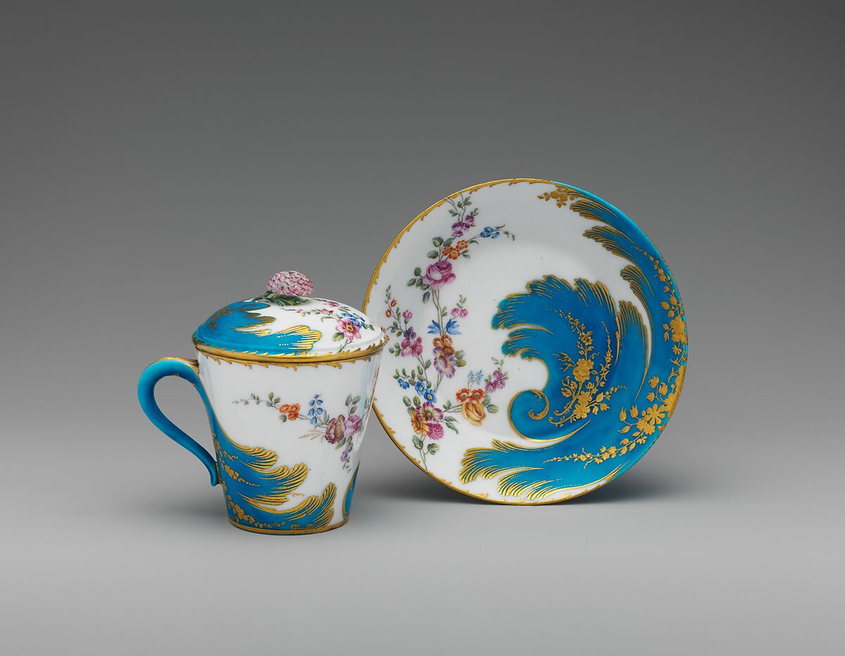 Cup with cover and saucer (gobelet à lait et soucoupe), Vincennes Manufactory (French, ca. 1740–1756), Soft-paste porcelain, French, Vincennes 