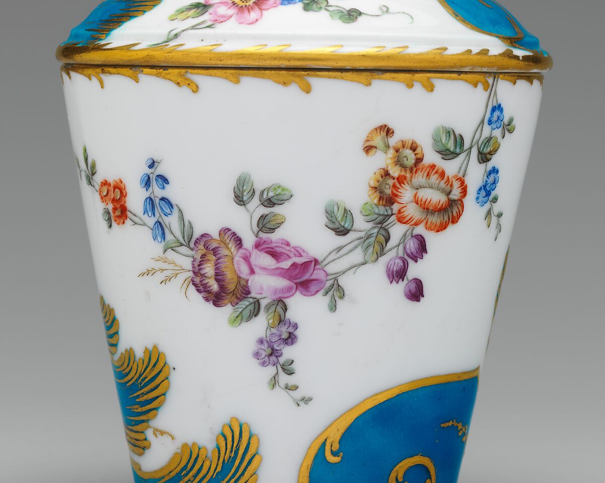 Cup with cover and saucer (gobelet à lait et soucoupe), Vincennes Manufactory (French, ca. 1740–1756), Soft-paste porcelain, French, Vincennes