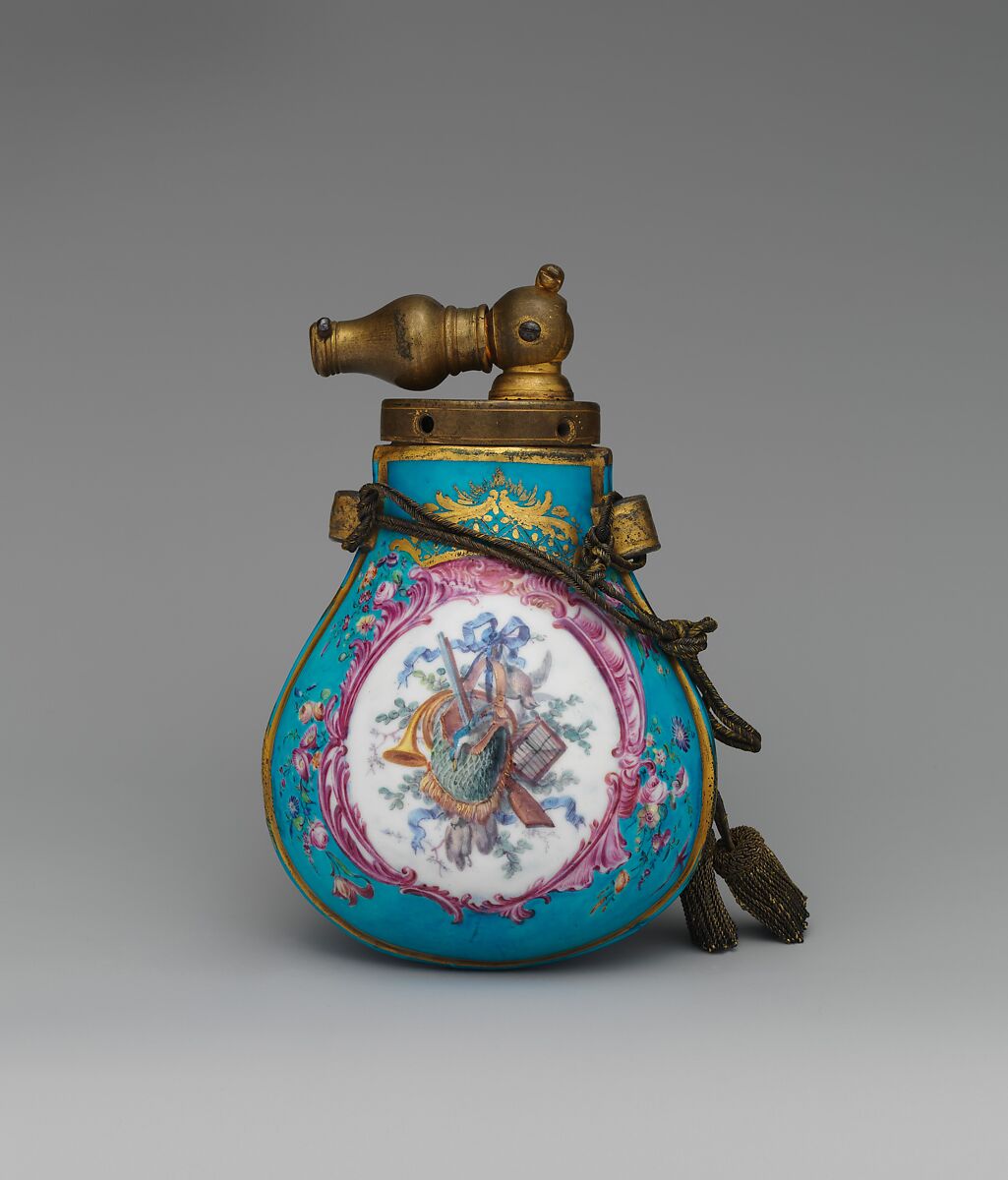 Powder horn, Vincennes Manufactory (French, ca. 1740–1756), Soft-paste porcelain, French, Vincennes