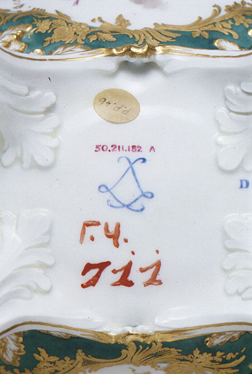 Tureen with cover (terrine du roi), Vincennes Manufactory (French, ca. 1740–1756), Soft-paste porcelain, French, Vincennes