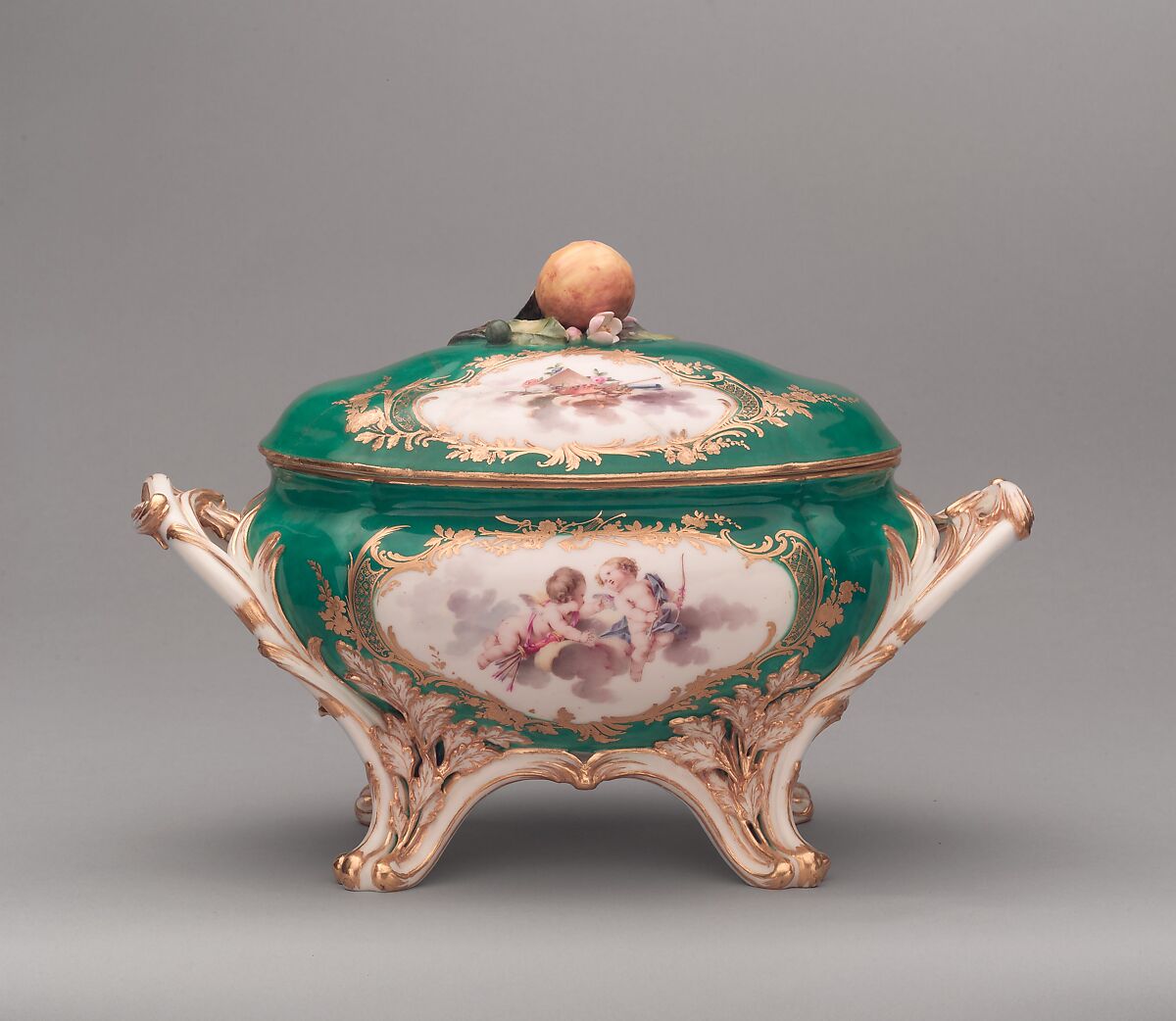 Tureen with cover (terrine du roi), Vincennes Manufactory (French, ca. 1740–1756), Soft-paste porcelain, French, Vincennes
