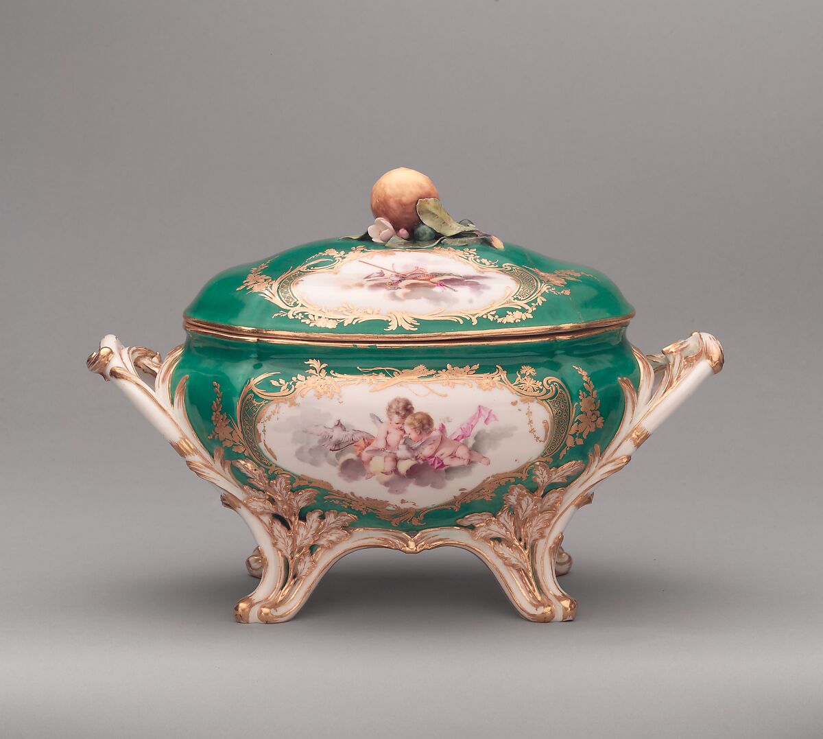 Tureen with cover (terrine du roi), Vincennes Manufactory (French, ca. 1740–1756), Soft-paste porcelain, French, Vincennes 