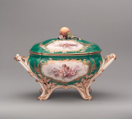 Tureen with cover (terrine du roi)