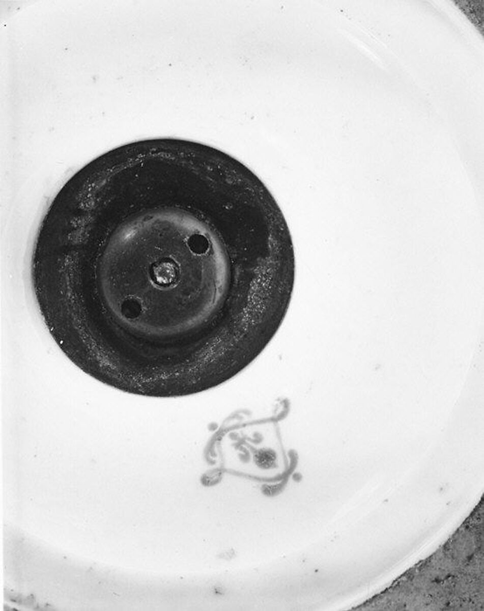 Vase (vase le boitteux), Vincennes Manufactory (French, ca. 1740–1756), Soft-paste porcelain, French, Vincennes