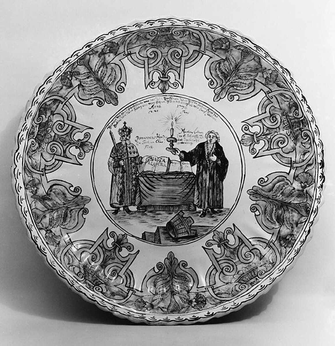 Dish, Decorated by Georg Friedrich Grebner (German, active ca. 1717–41), Tin-glazed earthenware, German, Nuremberg 