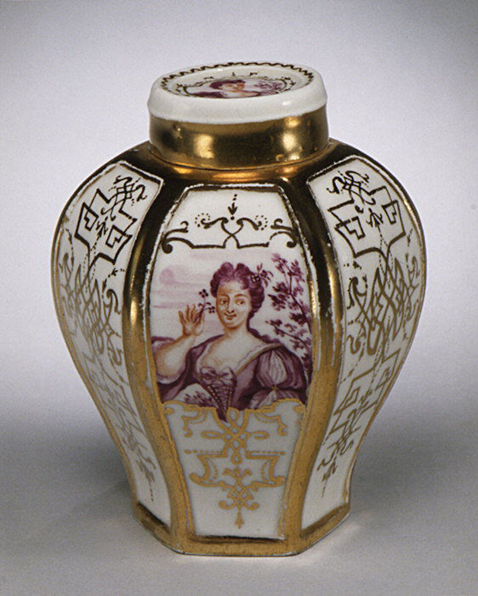 Caddy with cover, Decorated by the Hausmaler Abraham Seuter (German, working Augsburg, 1689–1747), Hard-paste porcelain, German, Augsburg 
