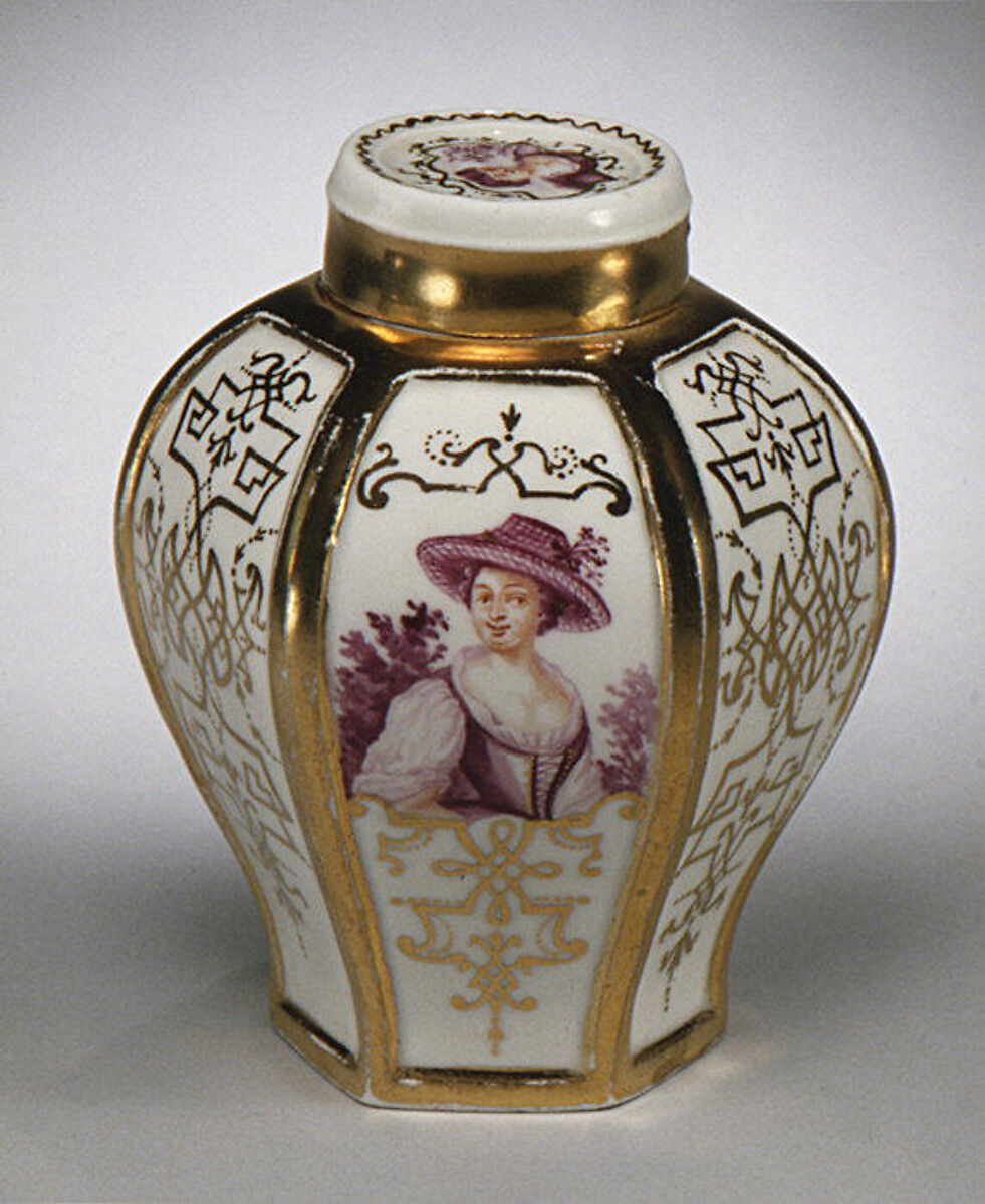Caddy with cover, Decorated by the Hausmaler Abraham Seuter (German, working Augsburg, 1689–1747), Hard-paste porcelain, German, Augsburg