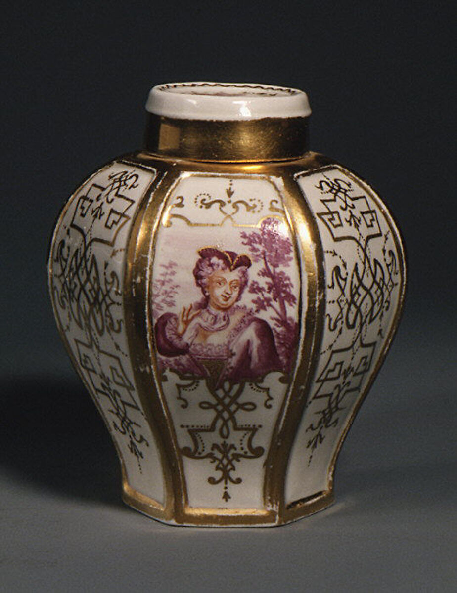 Caddy with cover, Decorated by the Hausmaler Abraham Seuter (German, working Augsburg, 1689–1747), Hard-paste porcelain, German, Augsburg