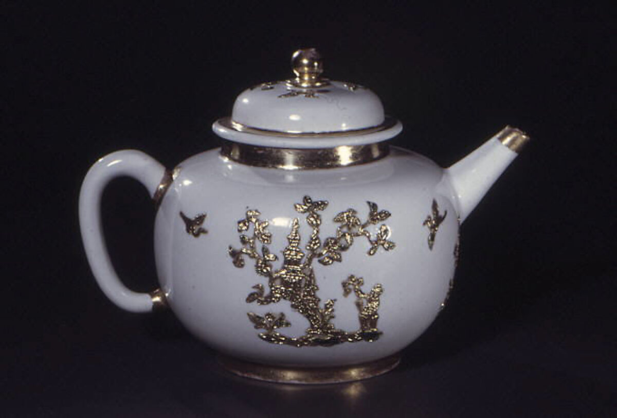 Teapot, Hard-paste porcelain, probably Chinese, Dehua with European decoration