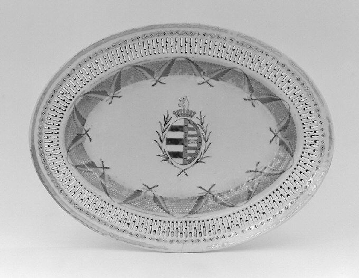Tray for a fruit basket (part of a service), Hard-paste porcelain, Chinese, for Portuguese market 
