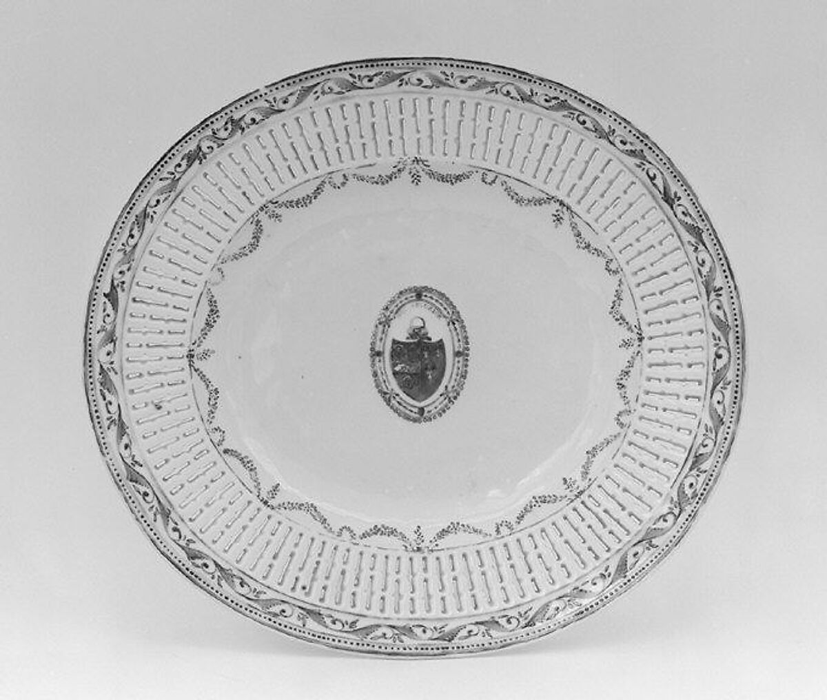 Tray (part of a service), Hard-paste porcelain, Chinese, for British market 