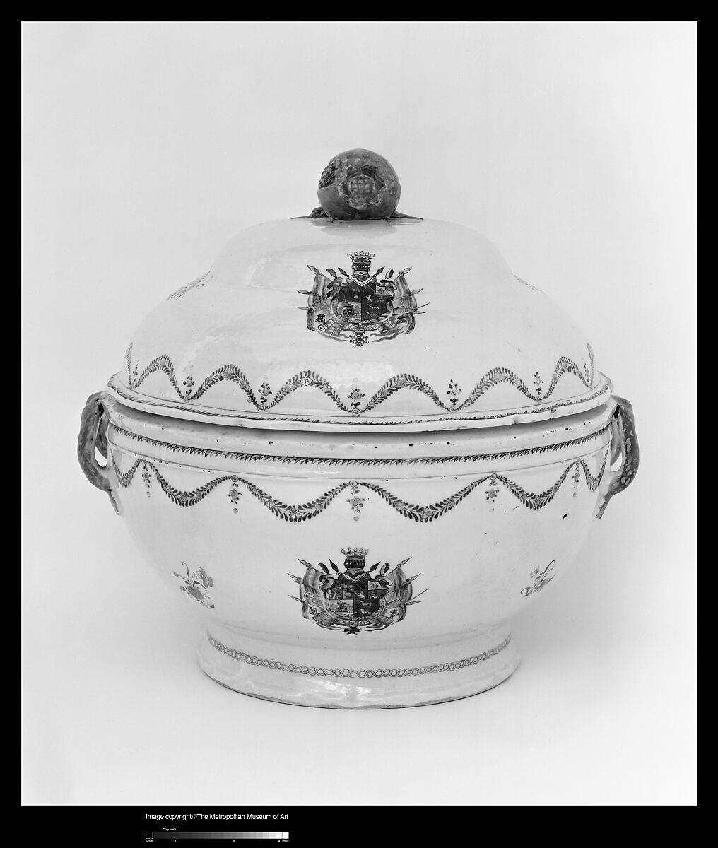 Tureen with the Coat-of-Arms of José de Gálvez, Hard-paste porcelain, enamel, gilt, Chinese