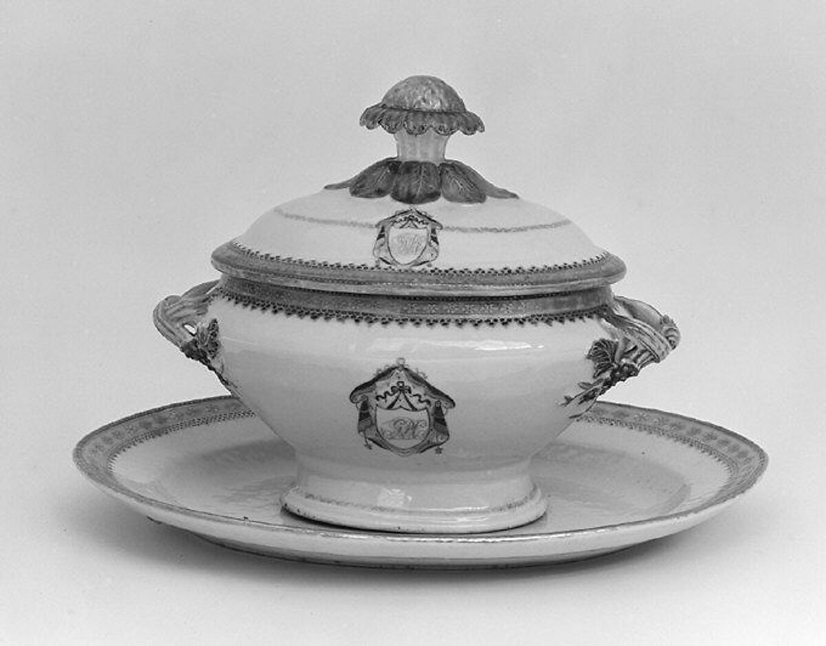 Platter (part of a service), Hard-paste porcelain, Chinese, for British market