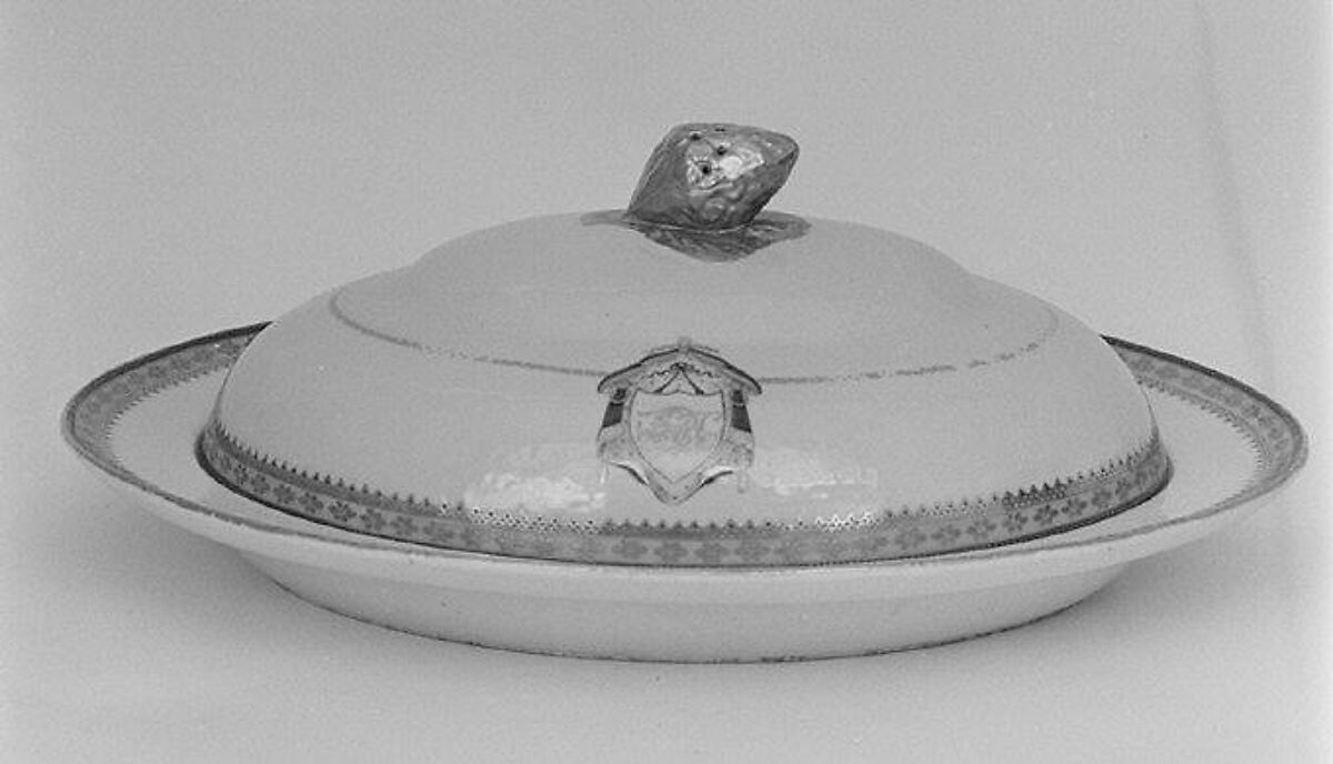 Deep dish with cover (part of a service), Hard-paste porcelain, Chinese, for British market 