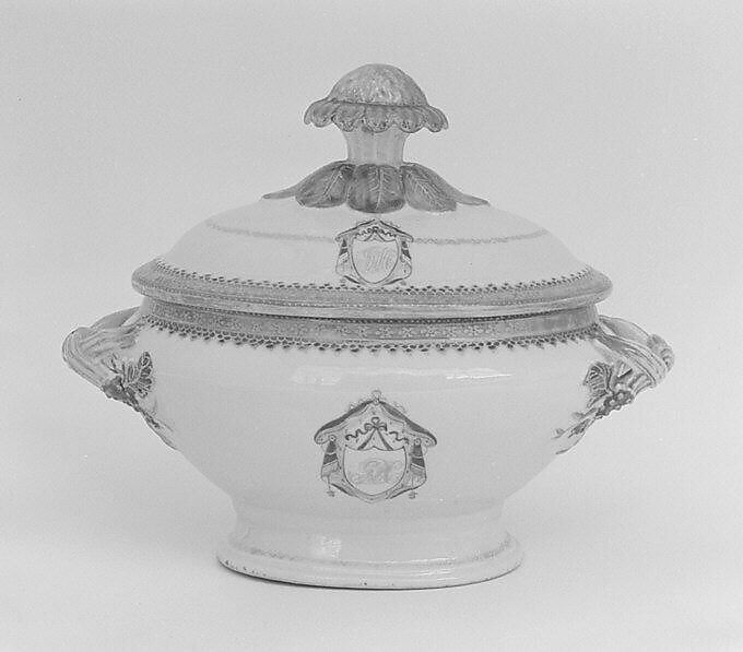 Tureen with cover (part of a service), Hard-paste porcelain, Chinese, for British market 