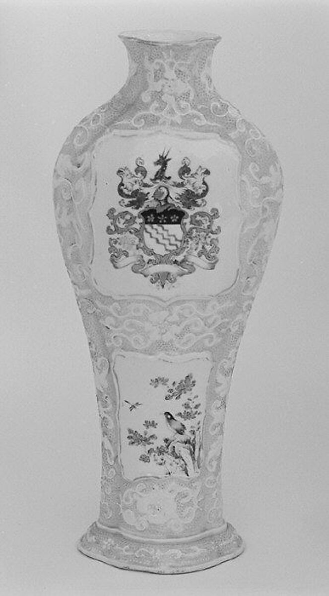 Vase (part of a garniture), Hard-paste porcelain, Chinese, for British market 