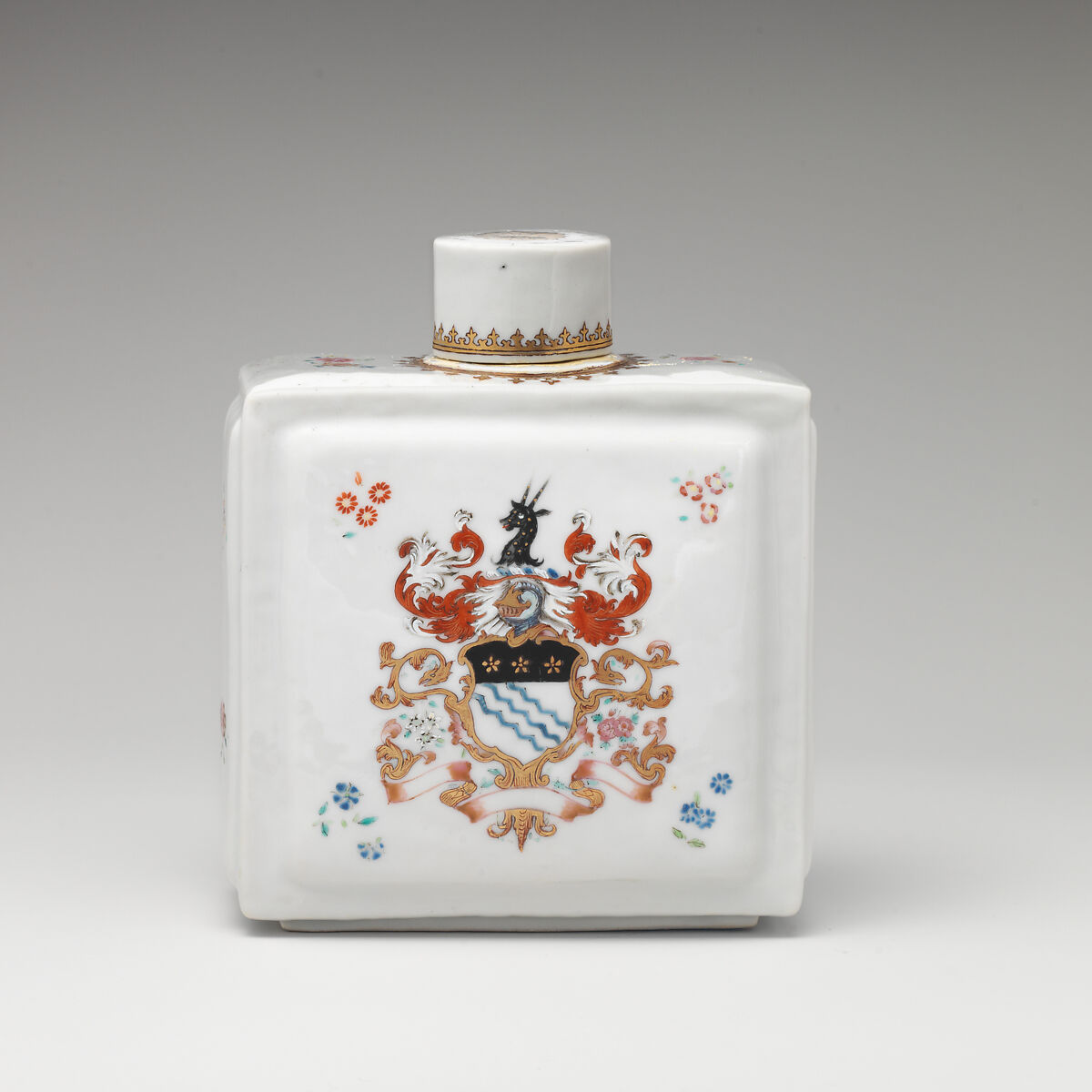 Tea caddy with cover with armorial decoration (part of a service), Hard-paste porcelain with enamel decoration and gilding, Chinese, for British market