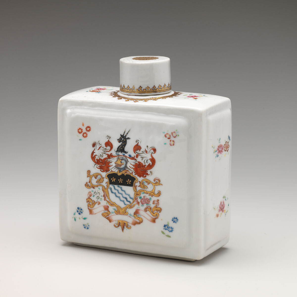 Tea caddy with cover with armorial decoration (part of a service), Hard-paste porcelain with enamel decoration and gilding, Chinese, for British market