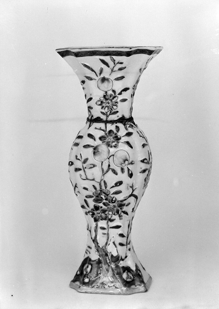 Vase (one of two), Hard-paste porcelain, Chinese, for European market 
