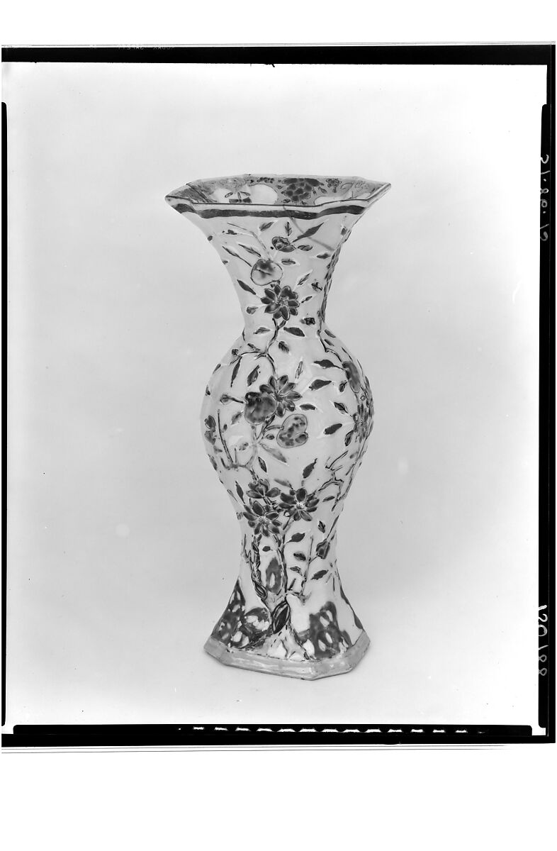 Vase (one of two), Hard-paste porcelain, Chinese, for European market 