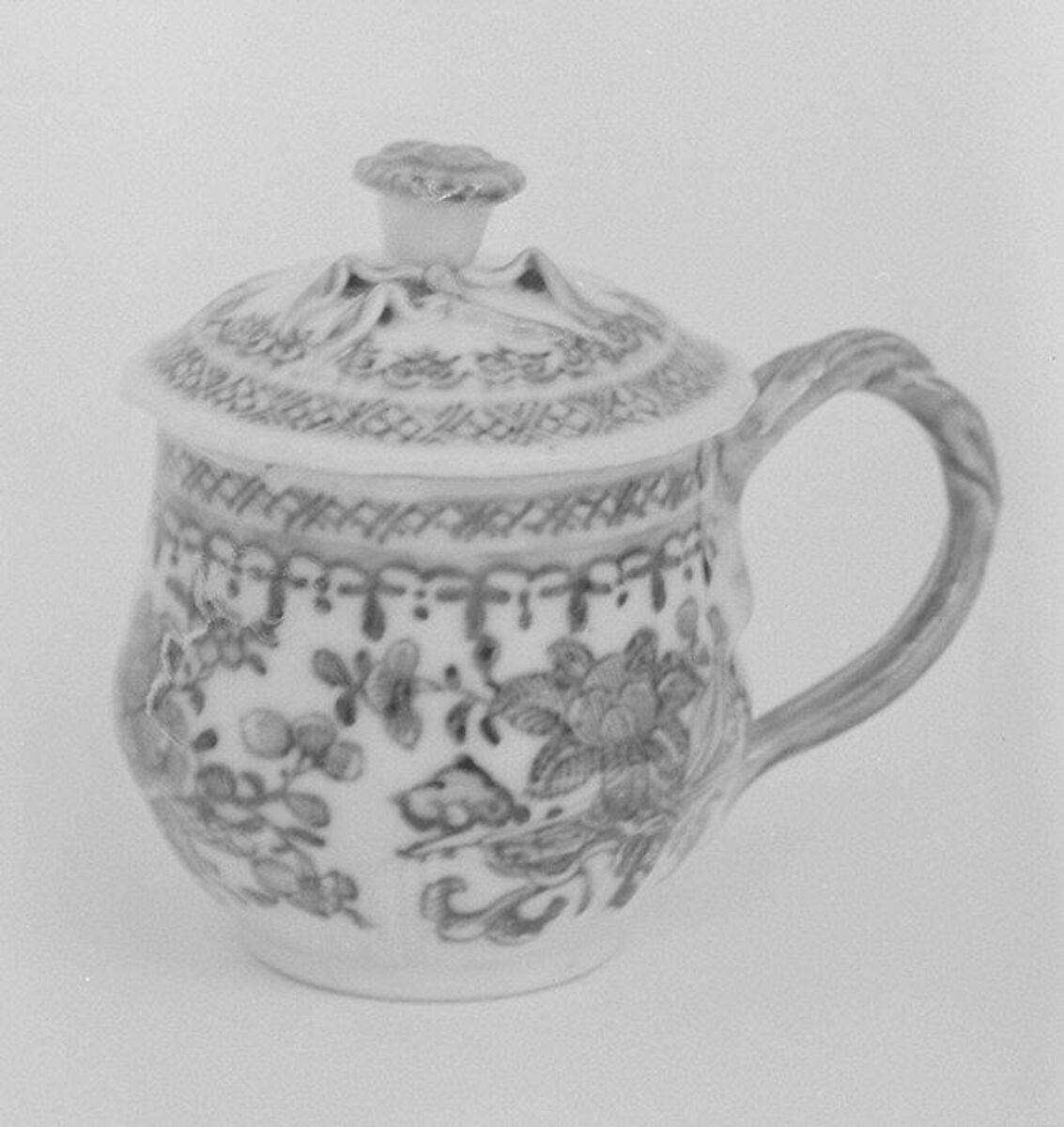 Custard cup with cover, Hard-paste porcelain, Chinese, probably for American market 