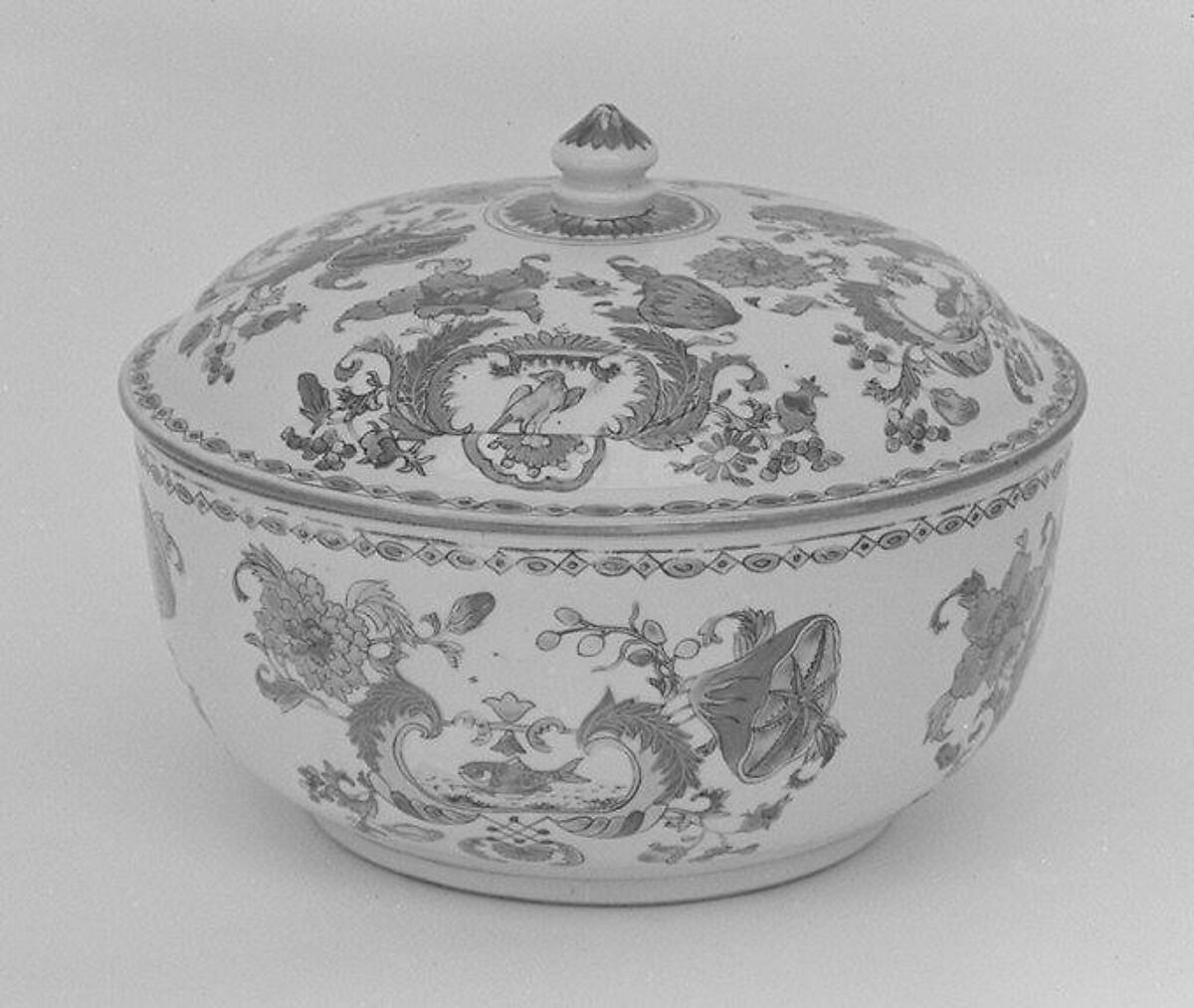 Bowl with cover (part of a set), Hard-paste porcelain, Chinese, for Continental European, probably French, market