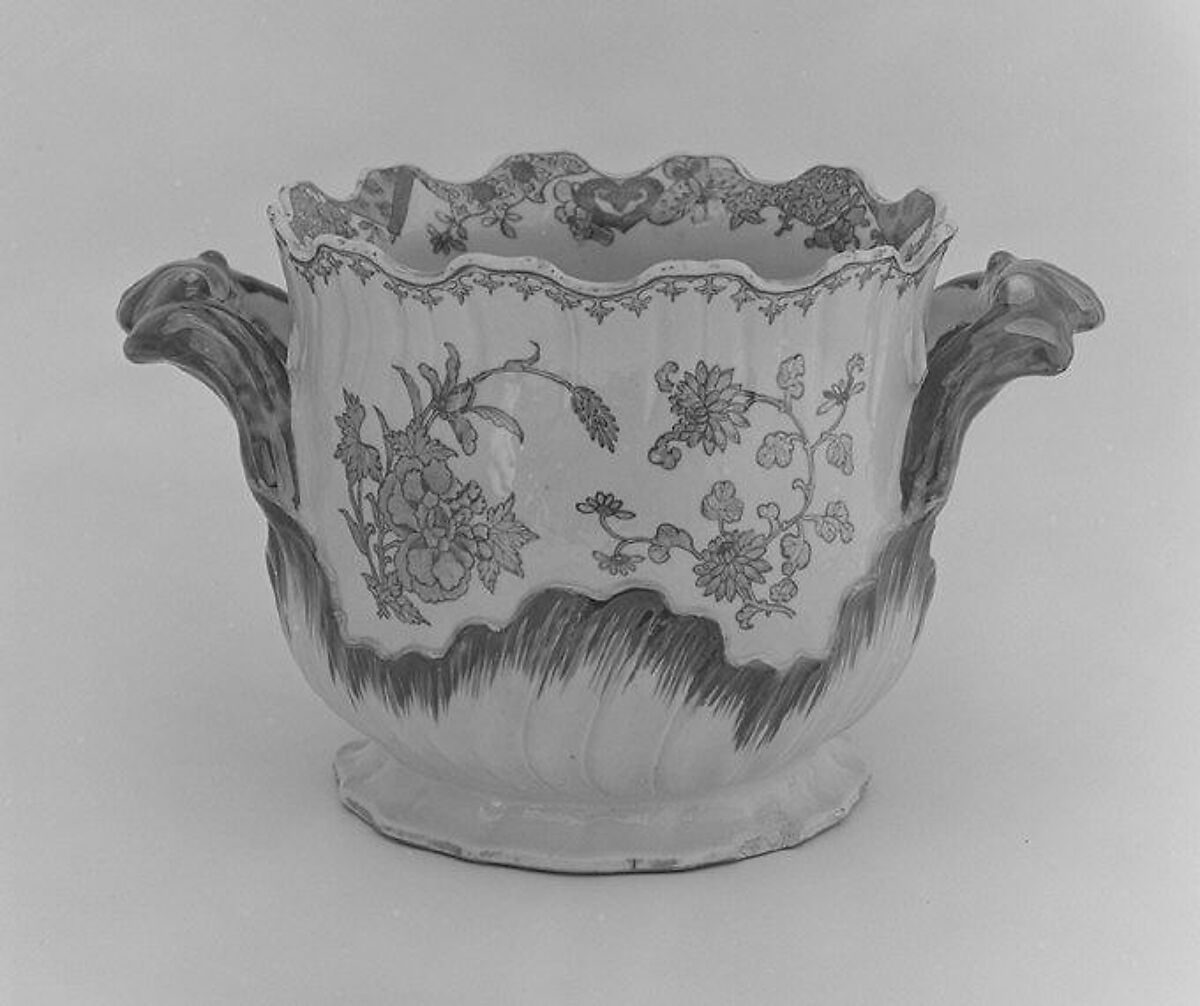 Two-handled jardinière, Hard-paste porcelain, Chinese, for Swedish market