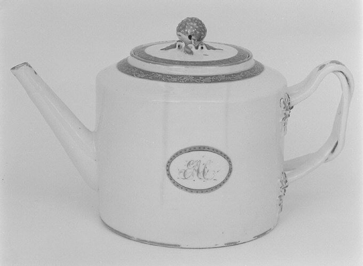 Teapot (part of a service), Hard-paste porcelain, Chinese, probably for British market 