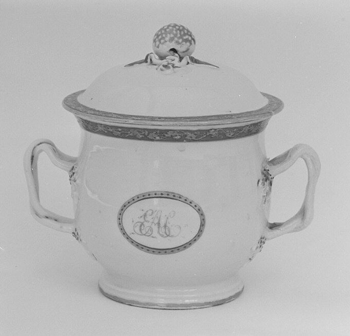 Sugar bowl with cover (part of a service), Hard-paste porcelain, Chinese, probably for British market 