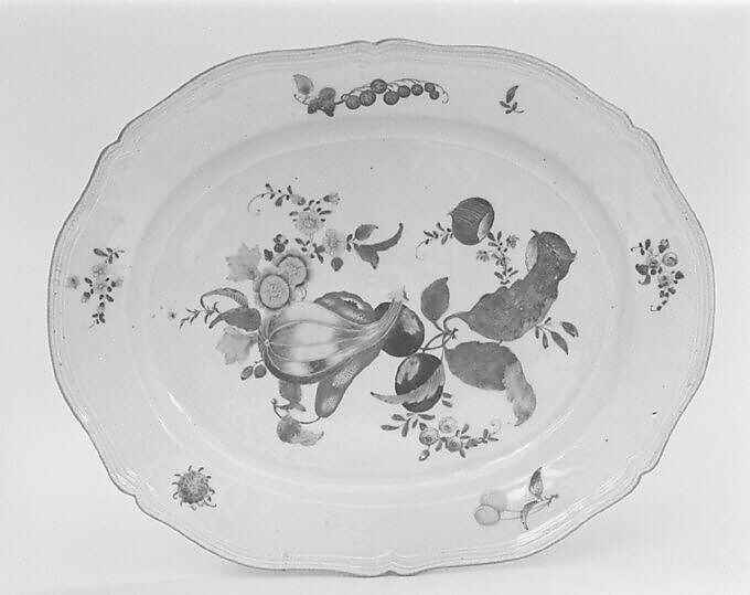 Platter (part of a service), Hard-paste porcelain, Chinese, for Continental European market 