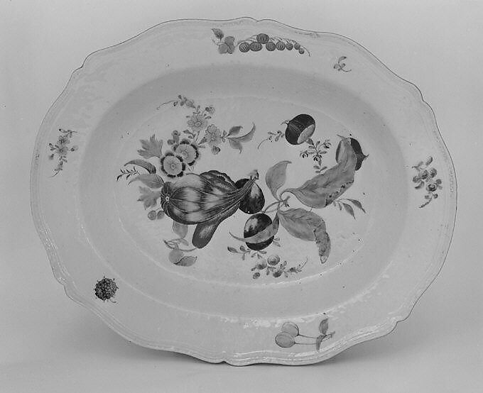 Platter (part of a service), Hard-paste porcelain, Chinese, for Continental European market 