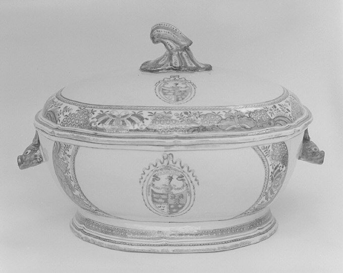 Tureen with cover (part of a service), Hard-paste porcelain, Chinese, for British market 