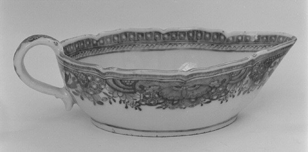 Sauceboat (part of a service), Hard-paste porcelain, Chinese, for British market 