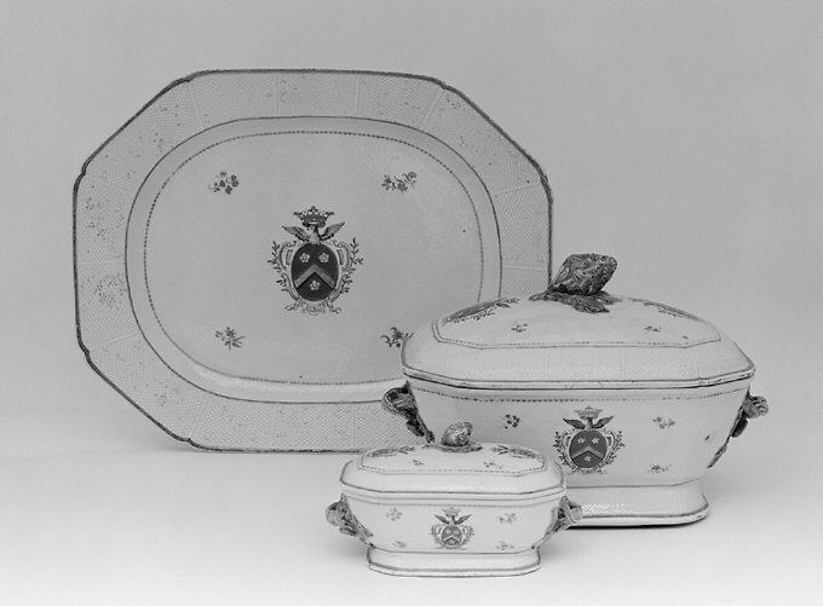 Platter (part of a service), Hard-paste porcelain, Chinese, probably for Swedish market