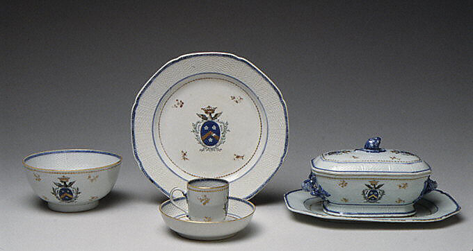 Platter (part of a service), Hard-paste porcelain, Chinese, probably for Swedish market 