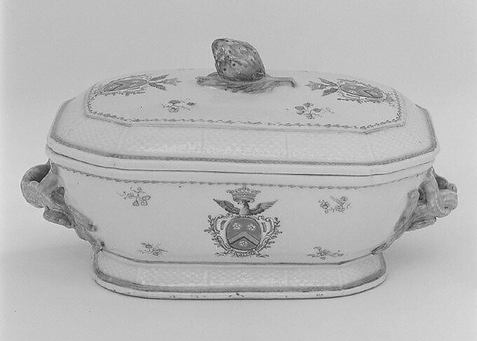 Tureen with cover (part of a service), Hard-paste porcelain, Chinese, probably for Swedish market 