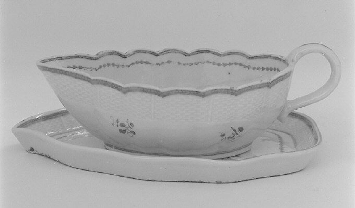 Sauceboat tray (part of a service), Hard-paste porcelain, Chinese, probably for Swedish market
