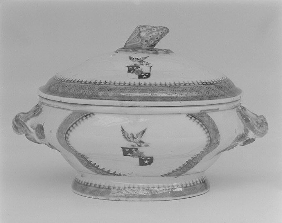 Tureen with cover (part of a service), Hard-paste porcelain, Chinese, for British market 