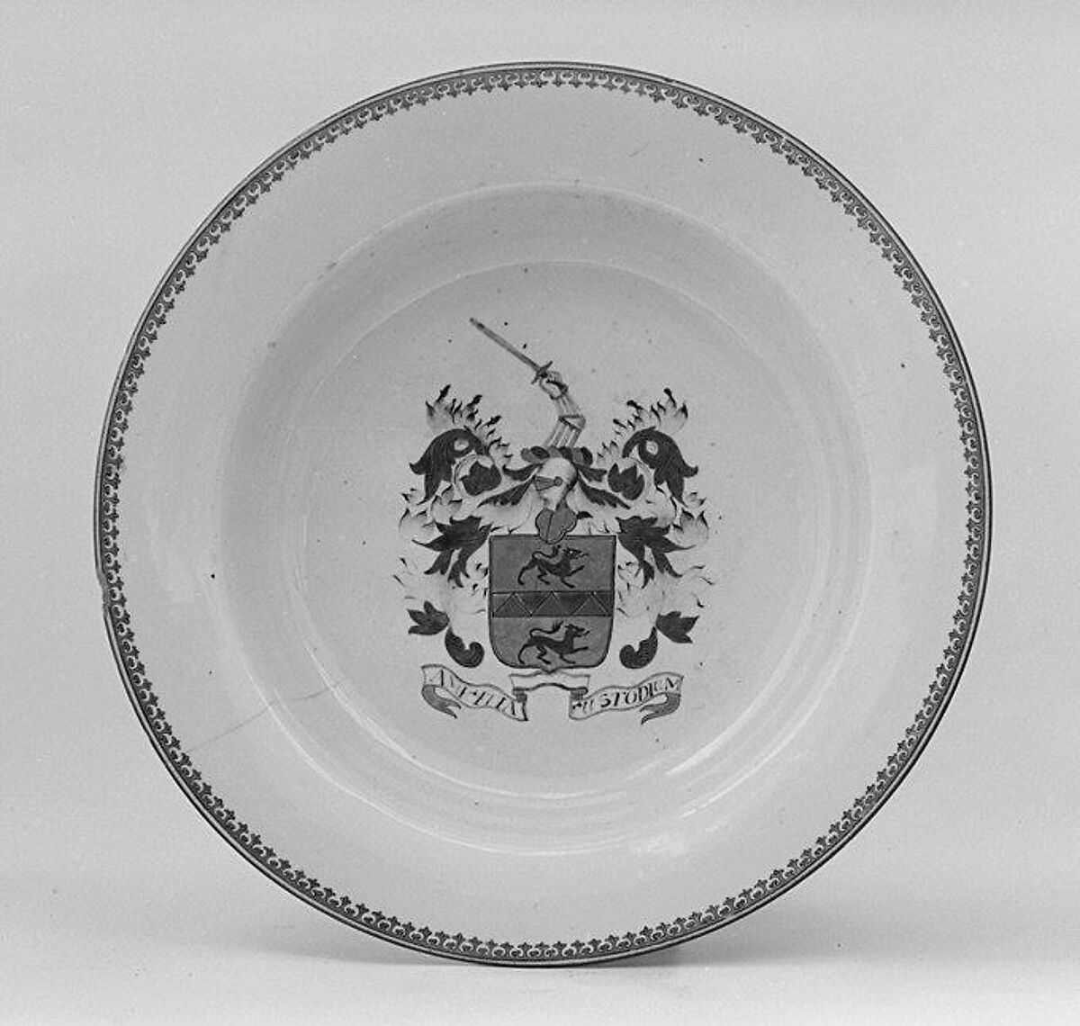 Dish, Hard-paste porcelain, Chinese, for Continental European market 