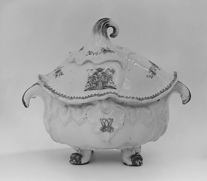 Tureen with cover, Hard-paste porcelain, Chinese, for Danish market