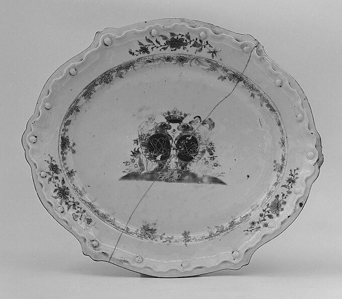 Platter, Hard-paste porcelain, Chinese, for Danish market 