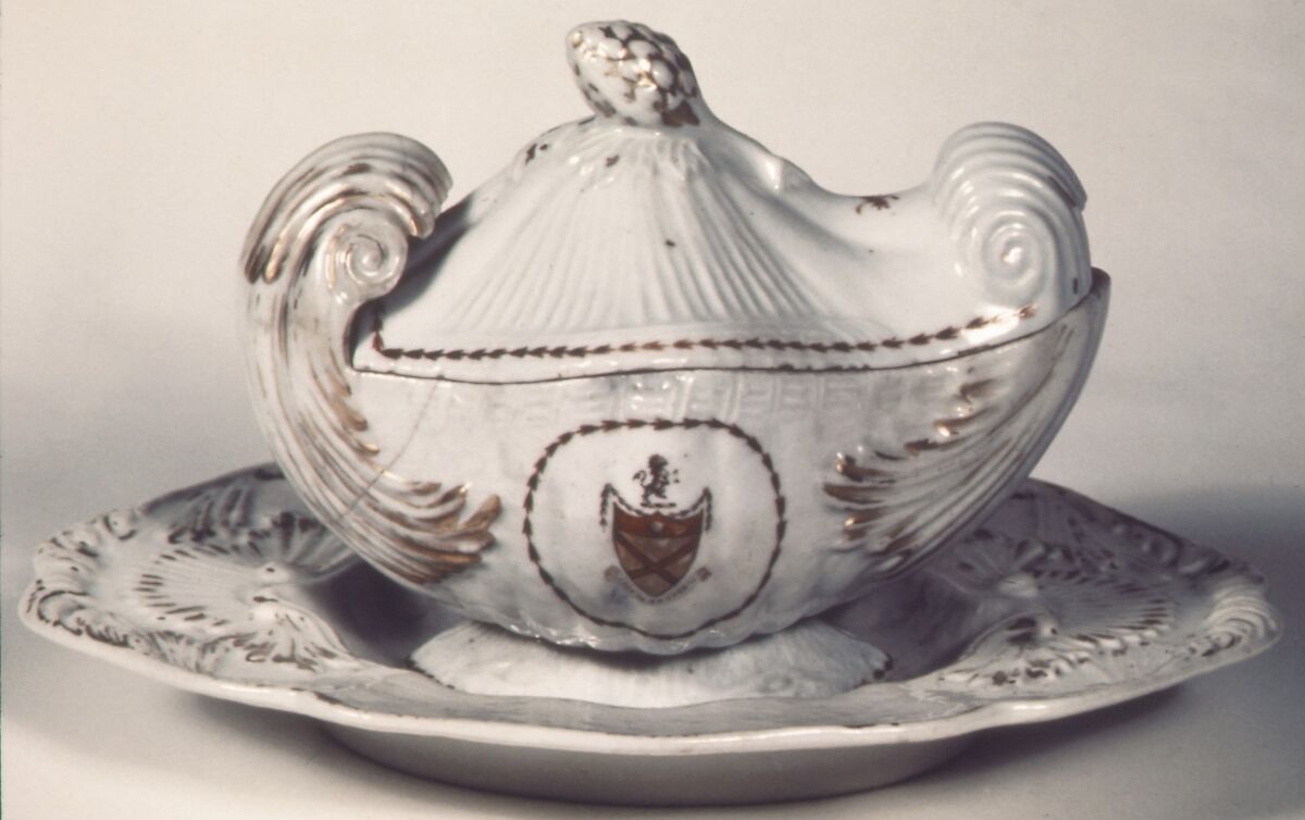 Sauceboat with cover and tray, Hard-paste porcelain, Chinese, for Scottish market