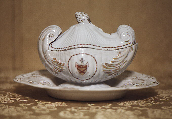 Sauceboat with cover and tray, Hard-paste porcelain, Chinese, for Scottish market