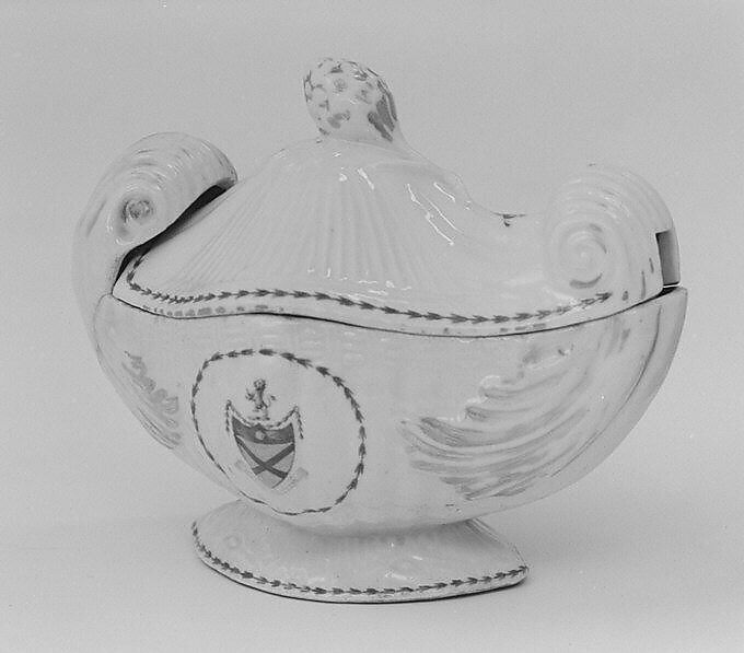 Sauceboat with cover and tray, Hard-paste porcelain, Chinese, for Scottish market